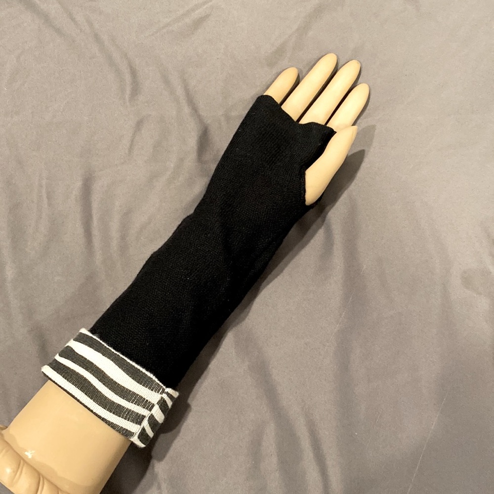gloves - Picture 2 of 3